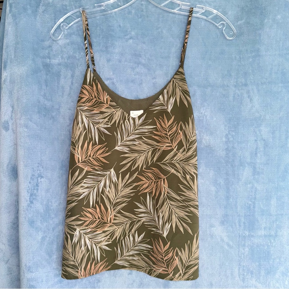 EUC A New Day cami/tank, adjustable spaghetti straps, pretty print
